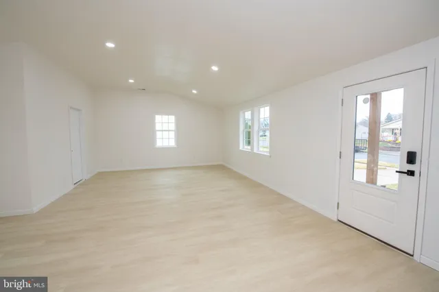 $440,000 | 30 Mistletoe Lane, Levittown, PA 19054