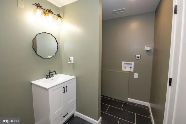 $440,000 | 30 Mistletoe Lane, Levittown, PA 19054