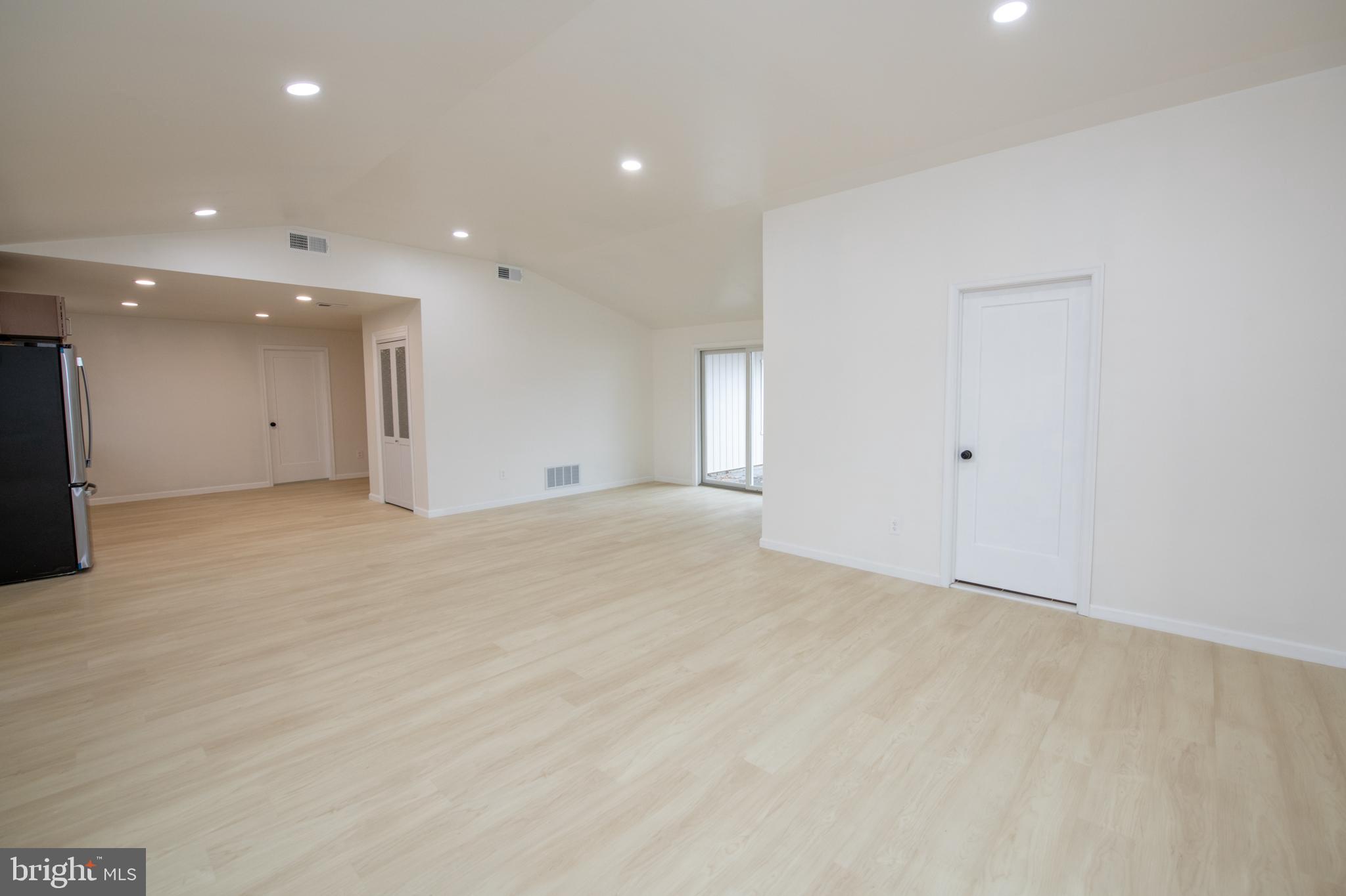 30 Mistletoe Lane Levittown, PA 19054 - Photo 8 of 26