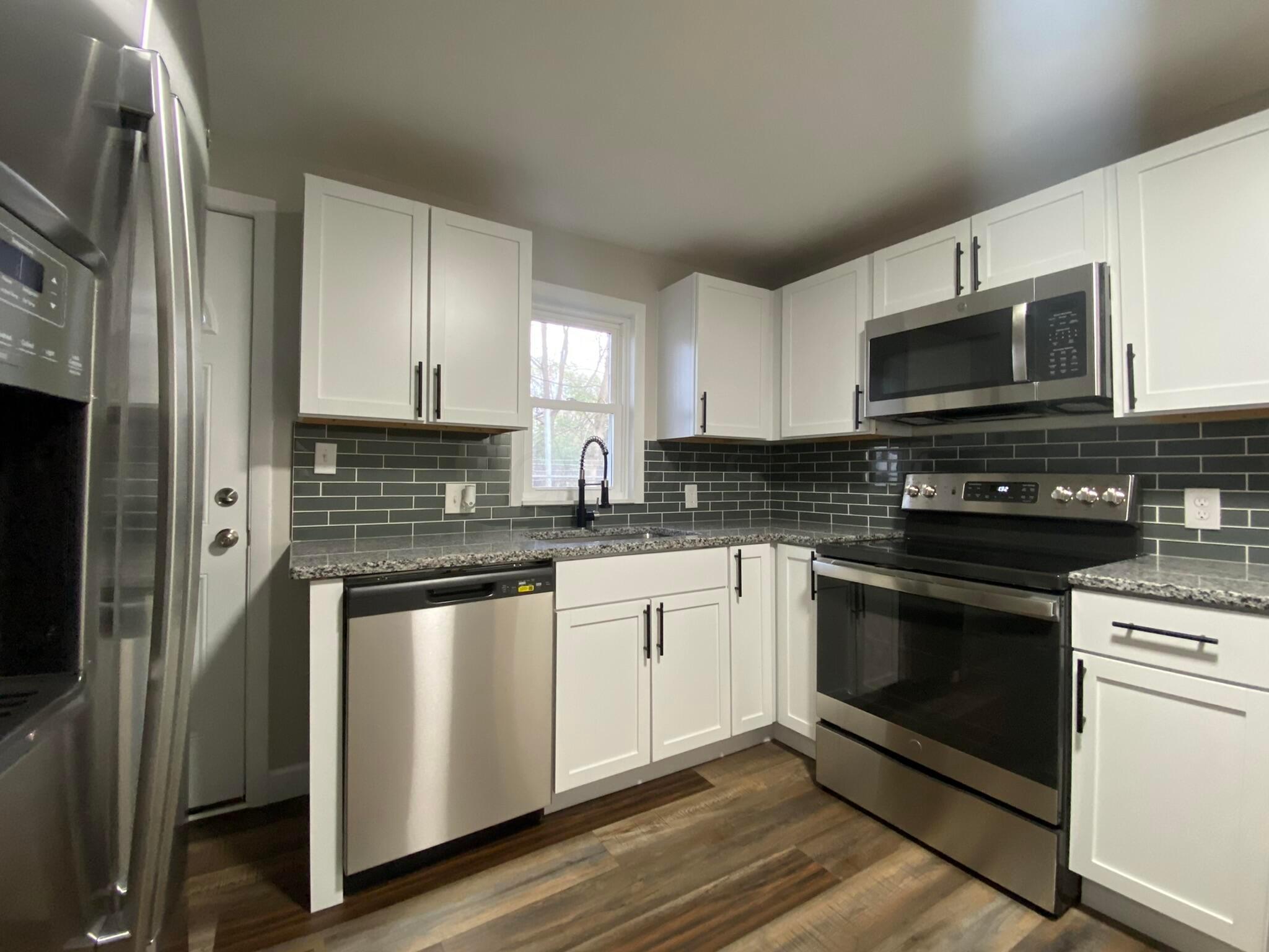 273 Delray Road Columbus, OH 43207 - Photo 8 of 19 NEW Kitchen!