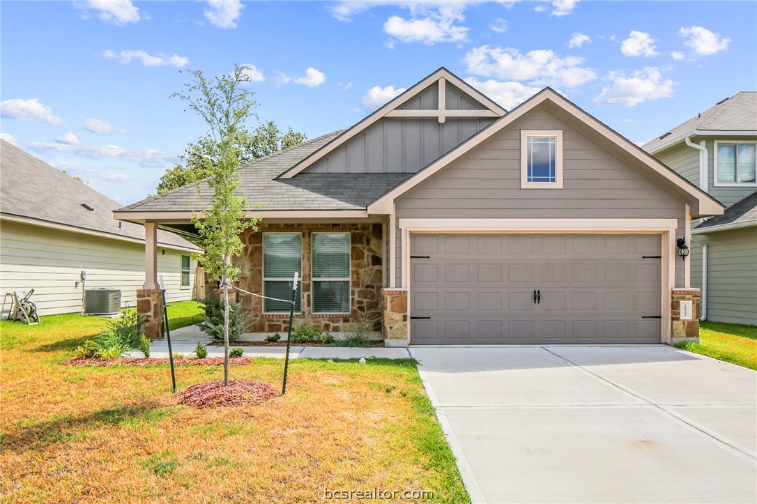 a view of a house with entertaining space