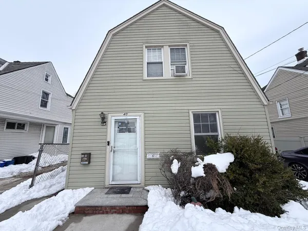 $3,150 | 40 4th Street, Valley Stream, NY 11581
