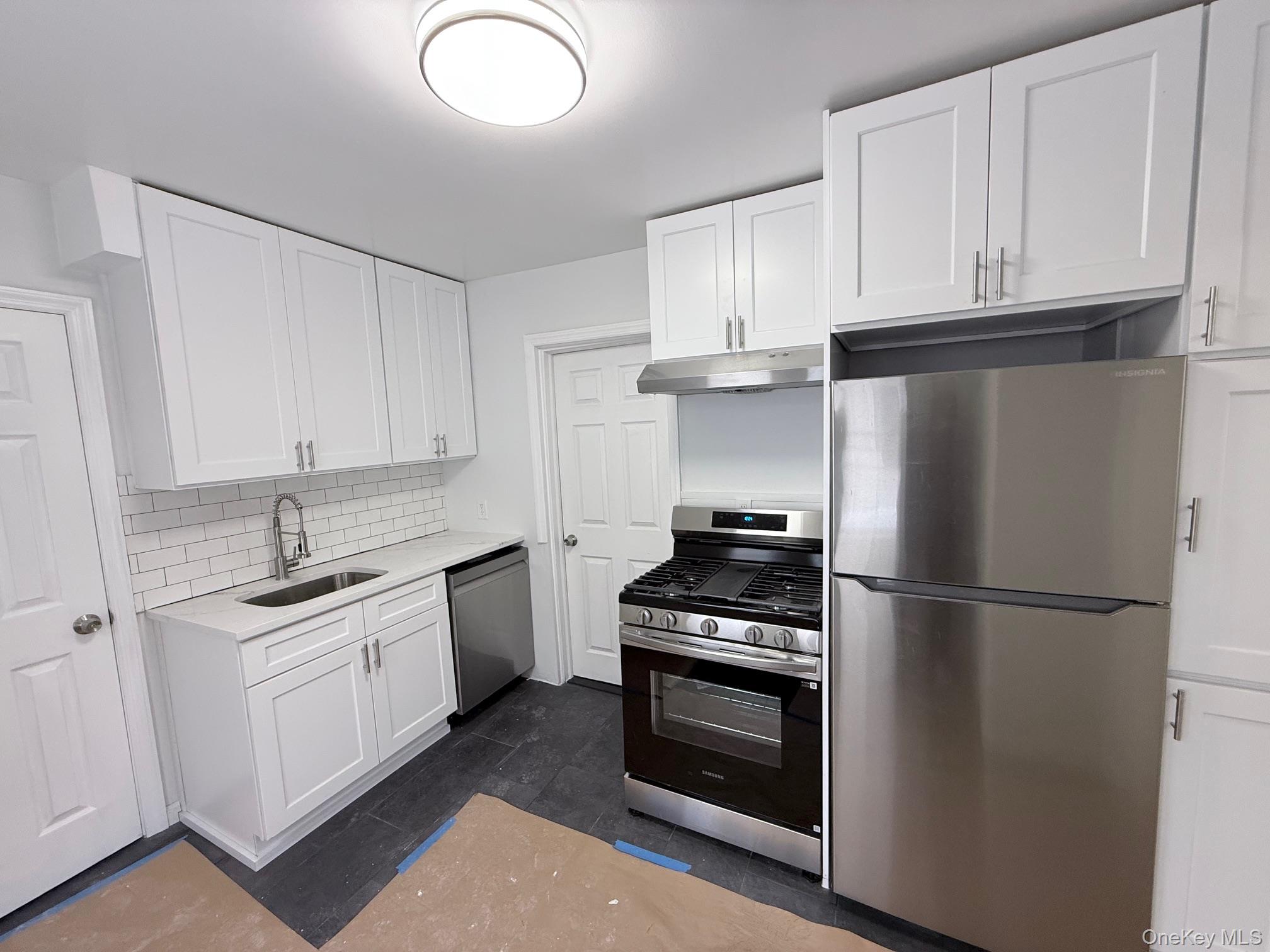 40 4th Street Valley Stream, NY 11581 - Photo 2 of 7