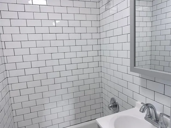 $3,150 | 40 4th Street, Valley Stream, NY 11581