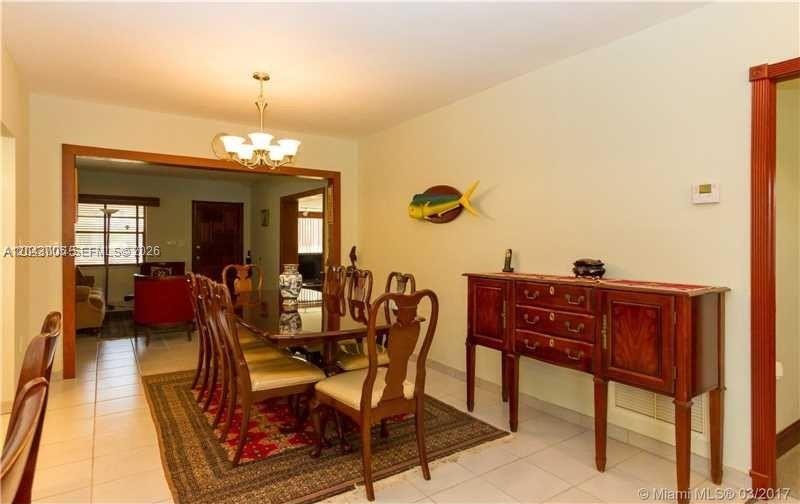 5931 Southwest 46th Street Miami, FL 33155 - Photo 8 of 35 Dinning room table view