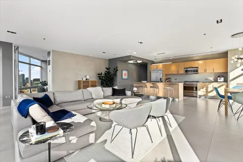 $649,900 | 510 West Erie Street, Unit 1801, Chicago, IL 60654