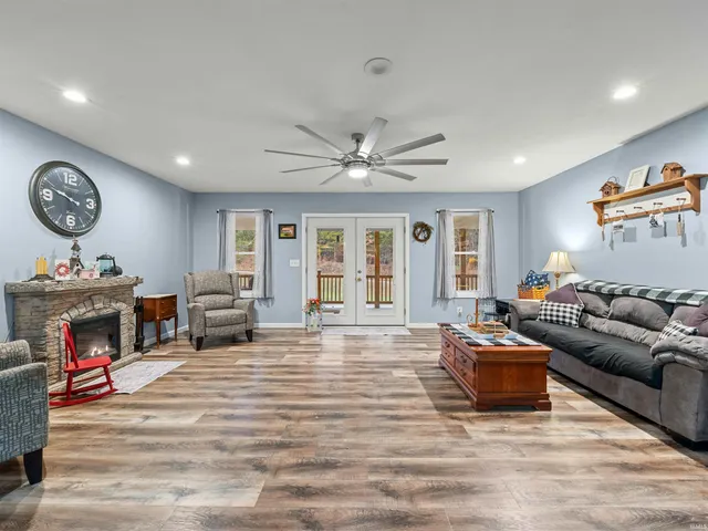 $414,900 | 282 Wyler Lane, Campbellsburg, IN 47108