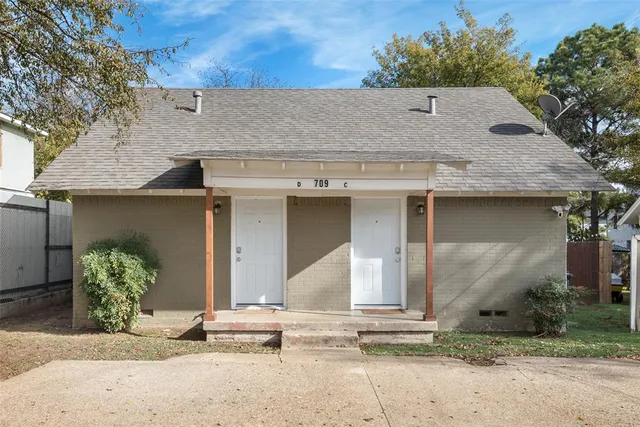 $285,000 | 709 North Pecan Street, Arlington, TX 76011