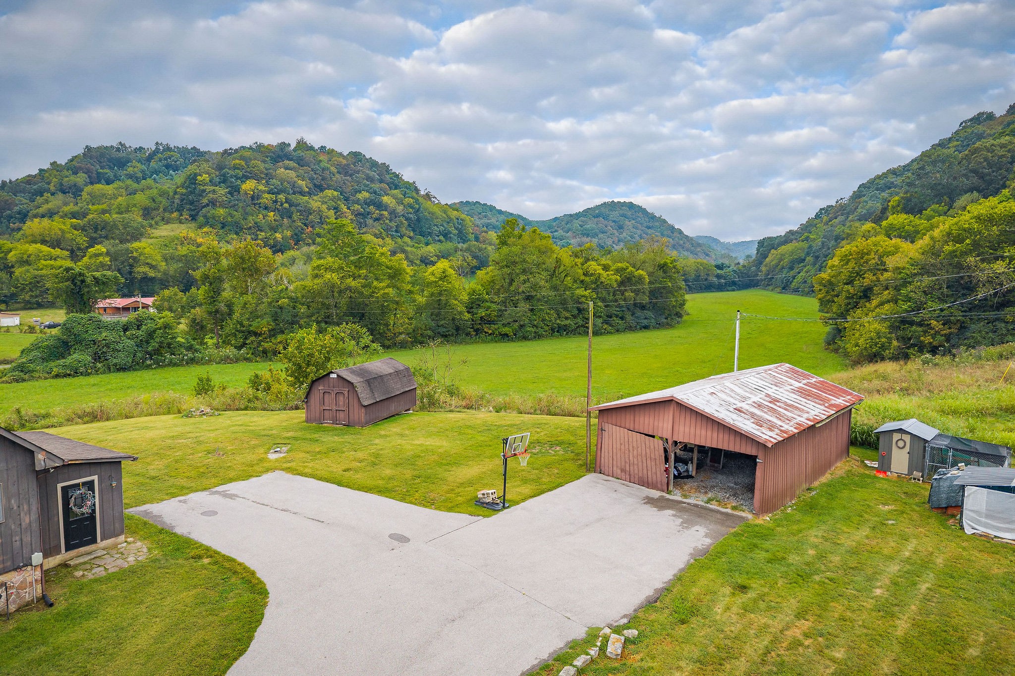 82 Everette McClerran Road Celina, TN 38551 - Photo 4 of 33 Gallery Image 4