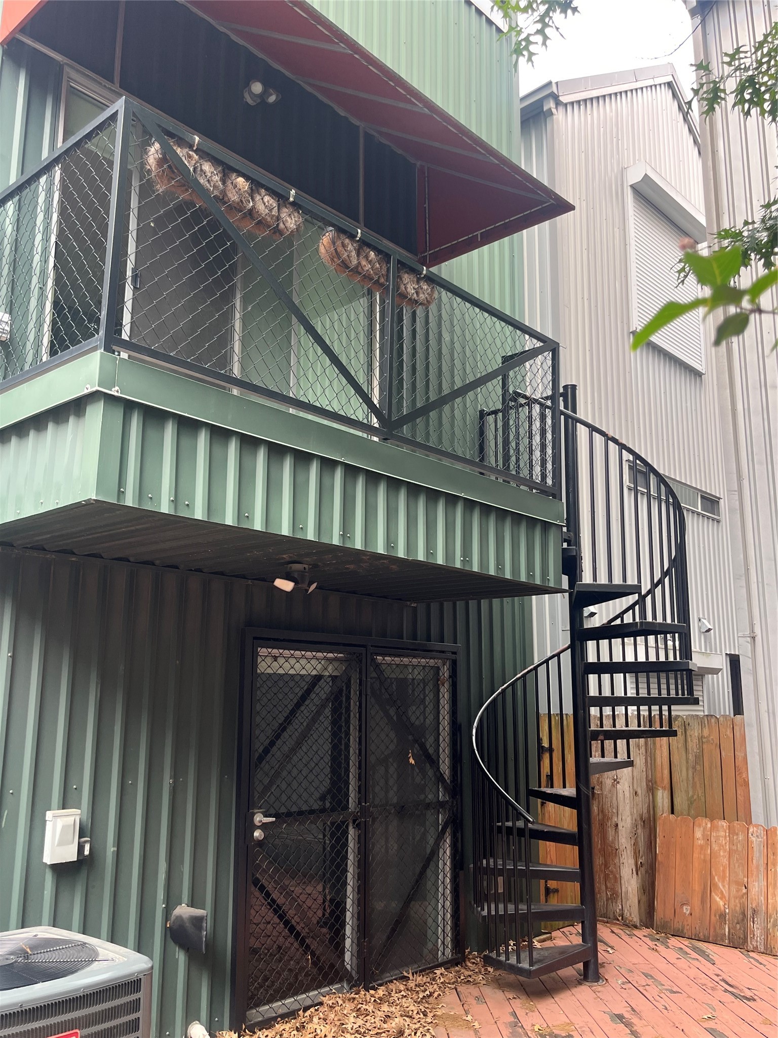 1315 Buckner Street Houston, TX 77019 - Photo 20 of 23 a view of balcony with small garden