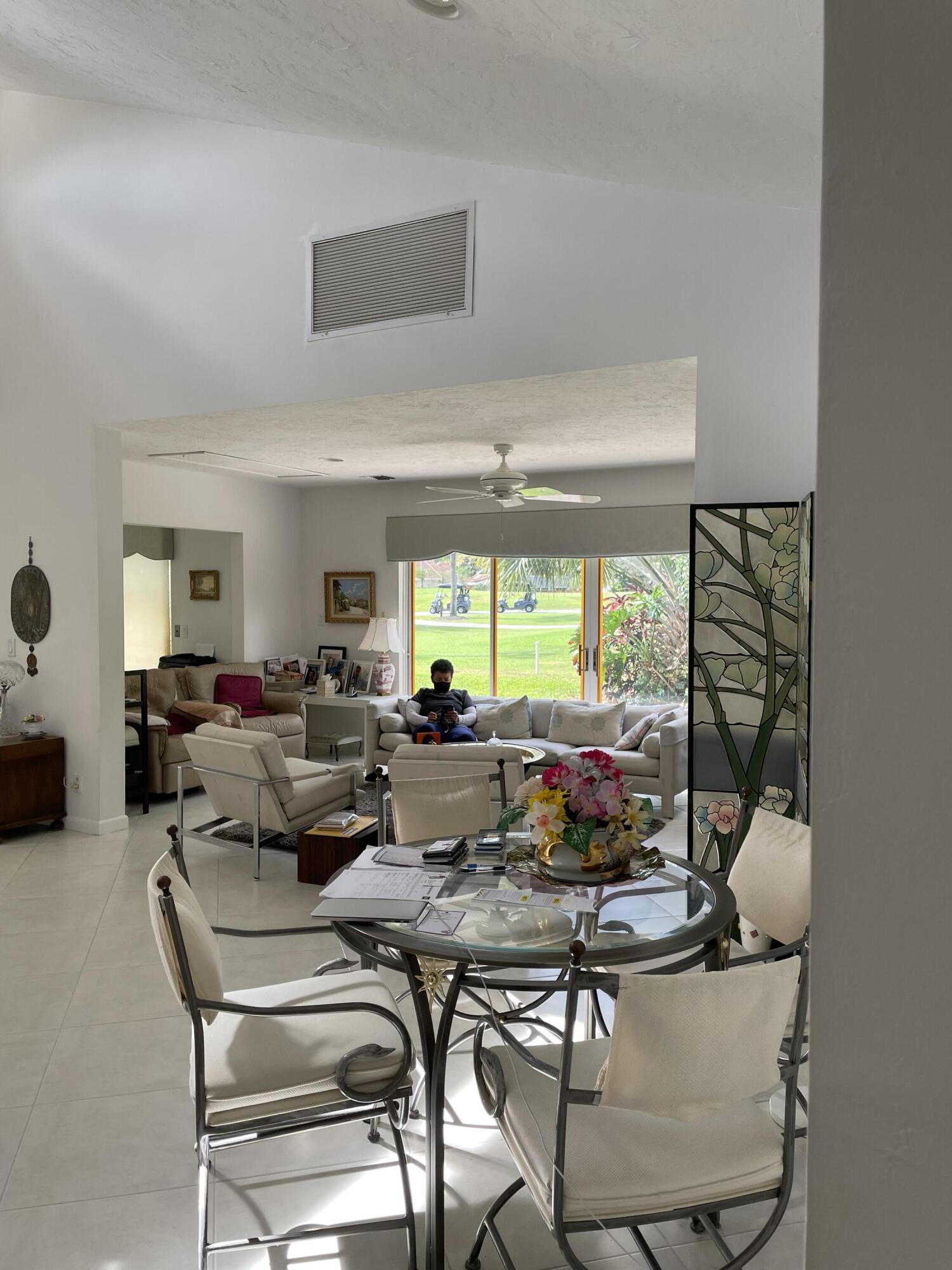 20611 Woodbridge Way Boca Raton, FL 33434 - Photo 4 of 5 Living area