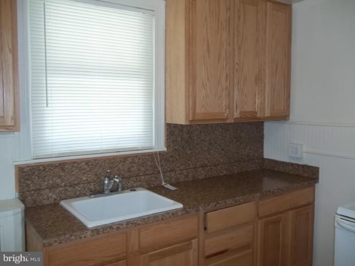 358 Margate Road Upper Darby, PA 19082 - Photo 7 of 19 Kitchen