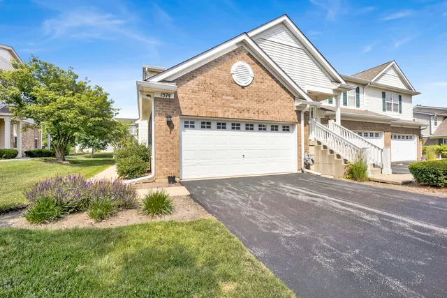 $2,200 | 1574 Millbrook Drive, Algonquin, IL 60102