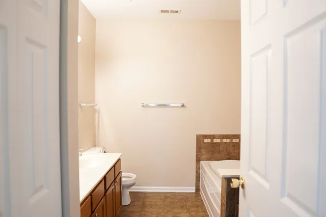 $2,200 | 1574 Millbrook Drive, Algonquin, IL 60102