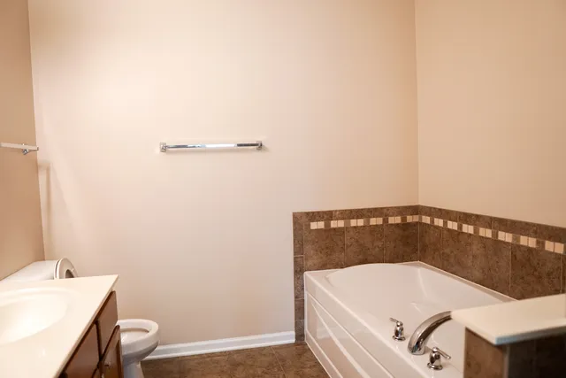 $2,200 | 1574 Millbrook Drive, Algonquin, IL 60102