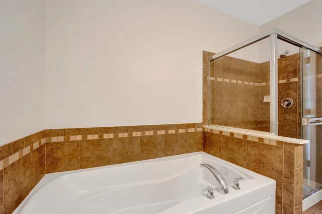 $2,200 | 1574 Millbrook Drive, Algonquin, IL 60102