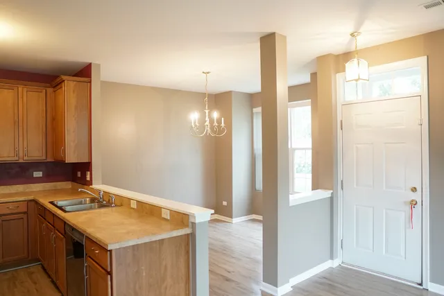 $2,200 | 1574 Millbrook Drive, Algonquin, IL 60102