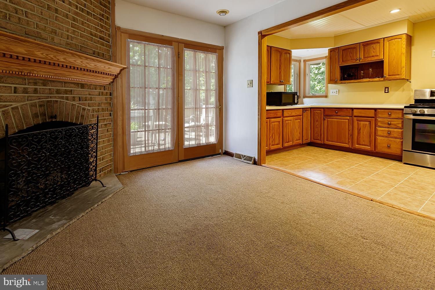 118 Peach Road Marlton, NJ 08053 - Photo 11 of 27 Family room open to the kitchen