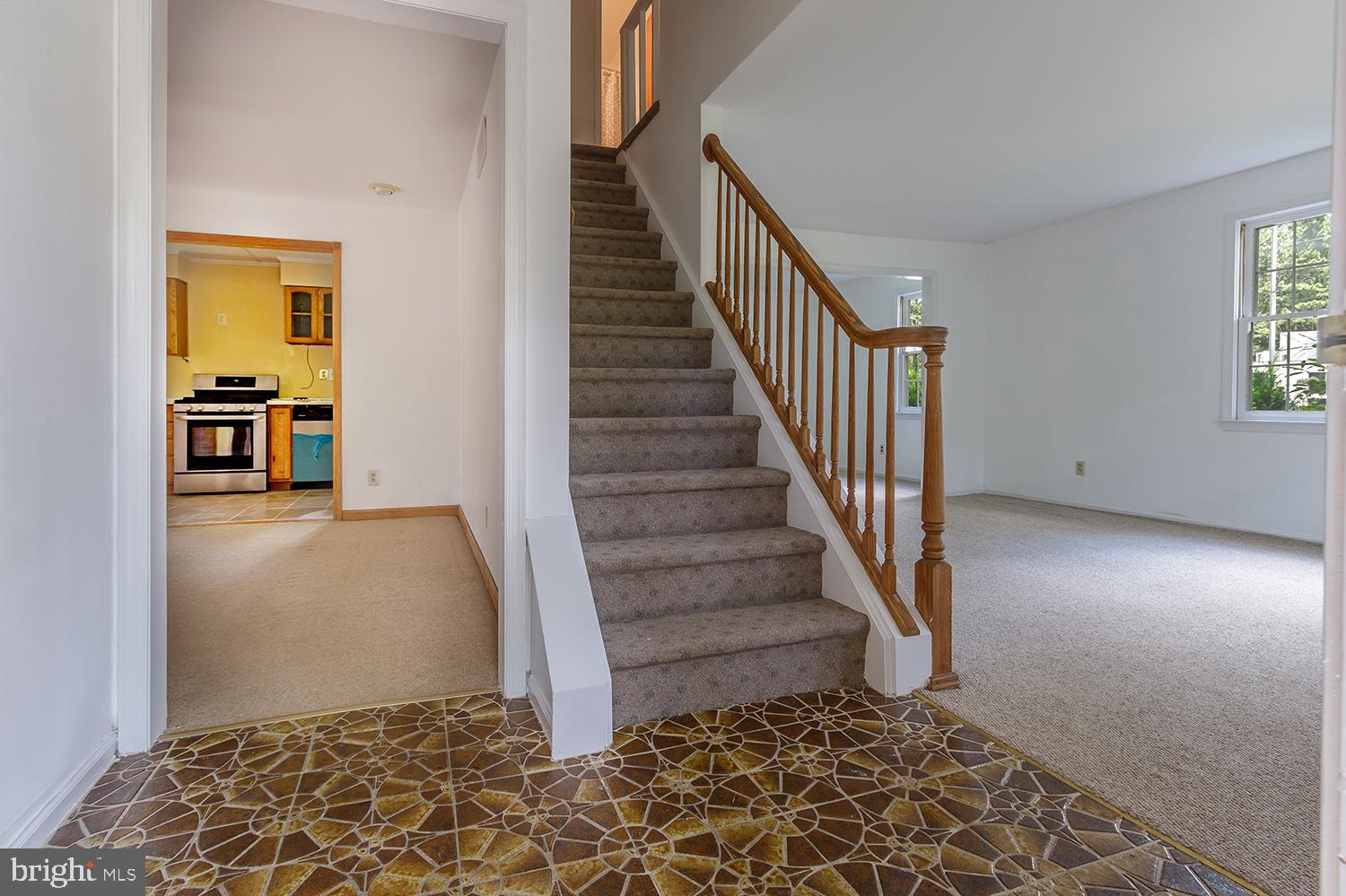 118 Peach Road Marlton, NJ 08053 - Photo 5 of 27 Front entry into home