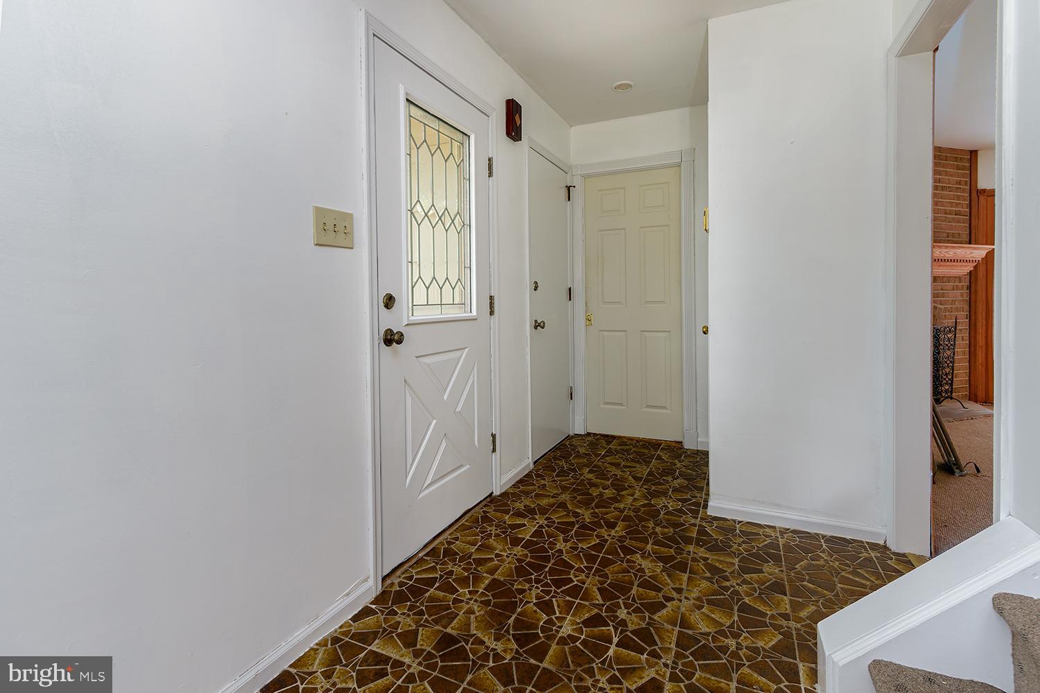 118 Peach Road Marlton, NJ 08053 - Photo 6 of 27 Ceramic floored entry with coat closet