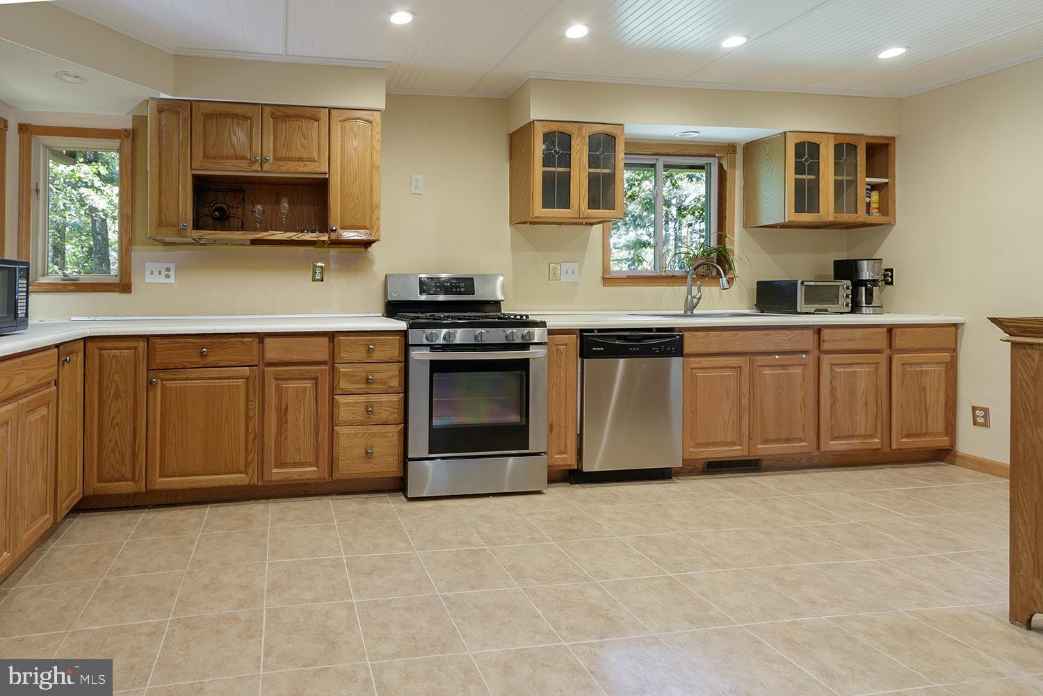 118 Peach Road Marlton, NJ 08053 - Photo 10 of 27 Large kitchen with oak cabinetry