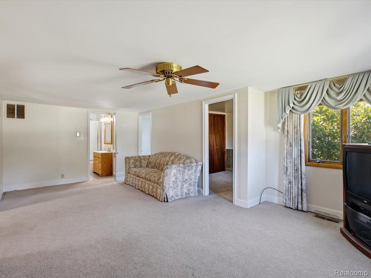 4369 Atkins Road Port Huron, MI 48060 - Photo 18 of 41 13-4369 Atkins Rd (13).jpg