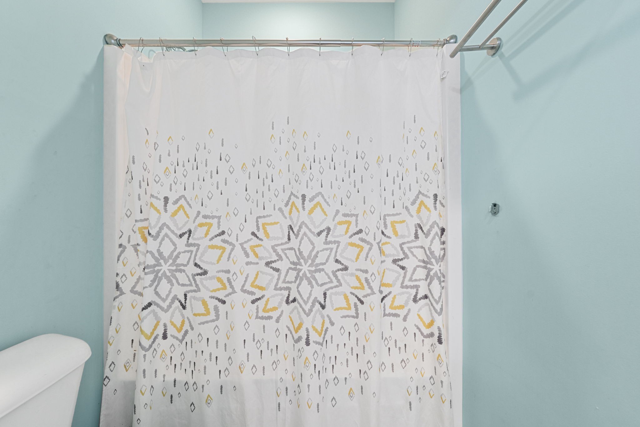 2086 Beverly Court Springfield, TN 37172 - Photo 24 of 39 a bathroom with a shower curtain and a toilet next to it
