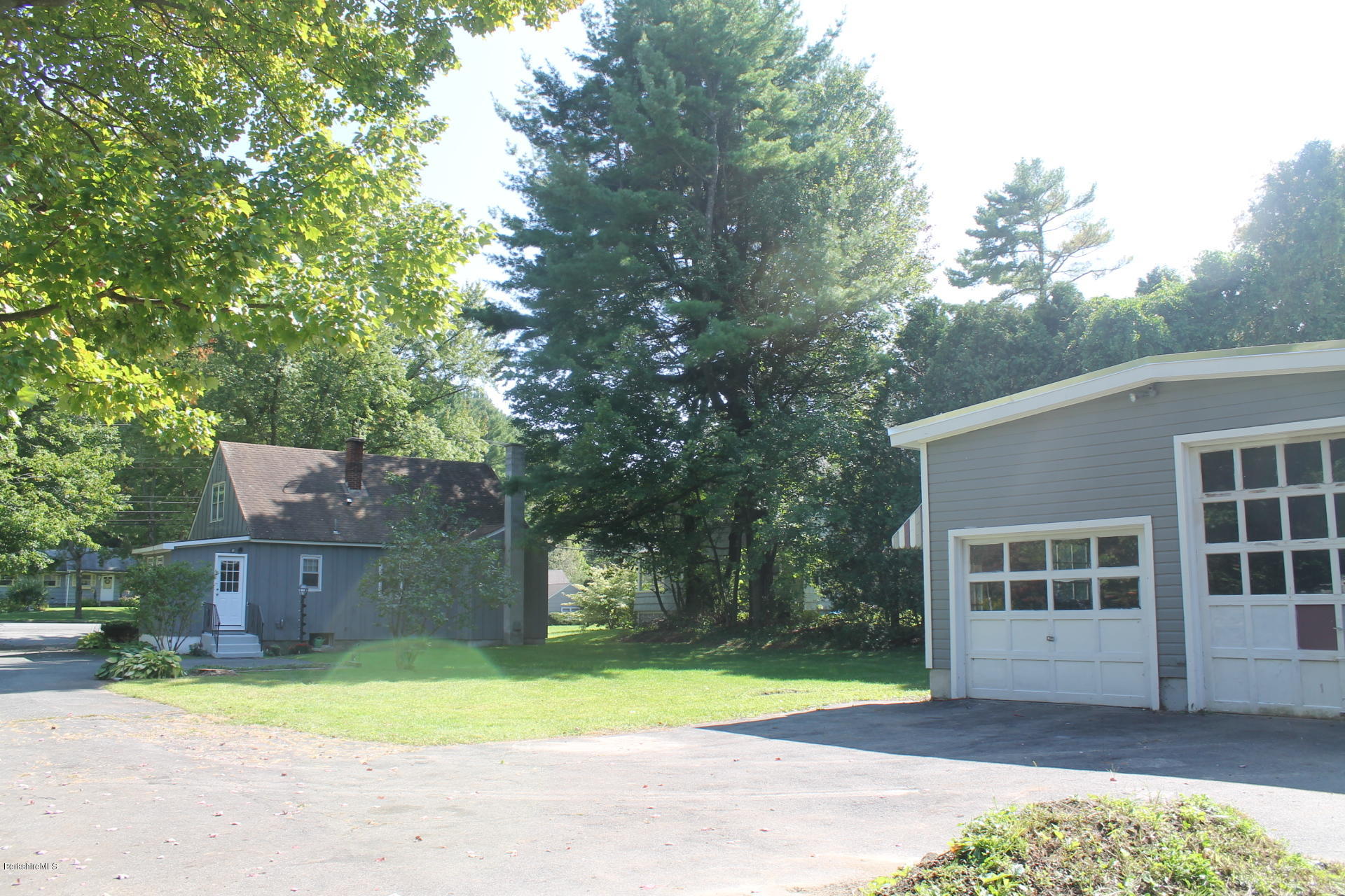 407 Cheshire Road Pittsfield, MA 01201 - Photo 3 of 11 IMG_5403