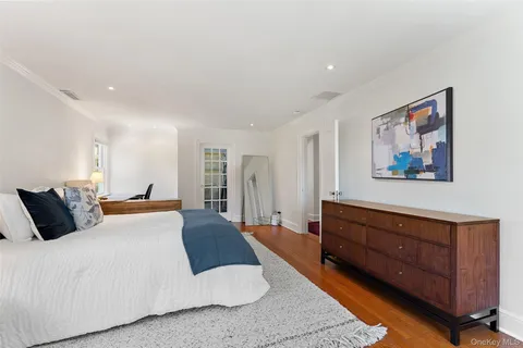 $1,925,000 | 10 Cambridge Court, Larchmont, NY 10538