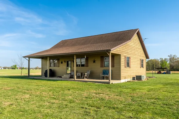 $325,000 | 9242 East Park Street Road, Du Quoin, IL 62832