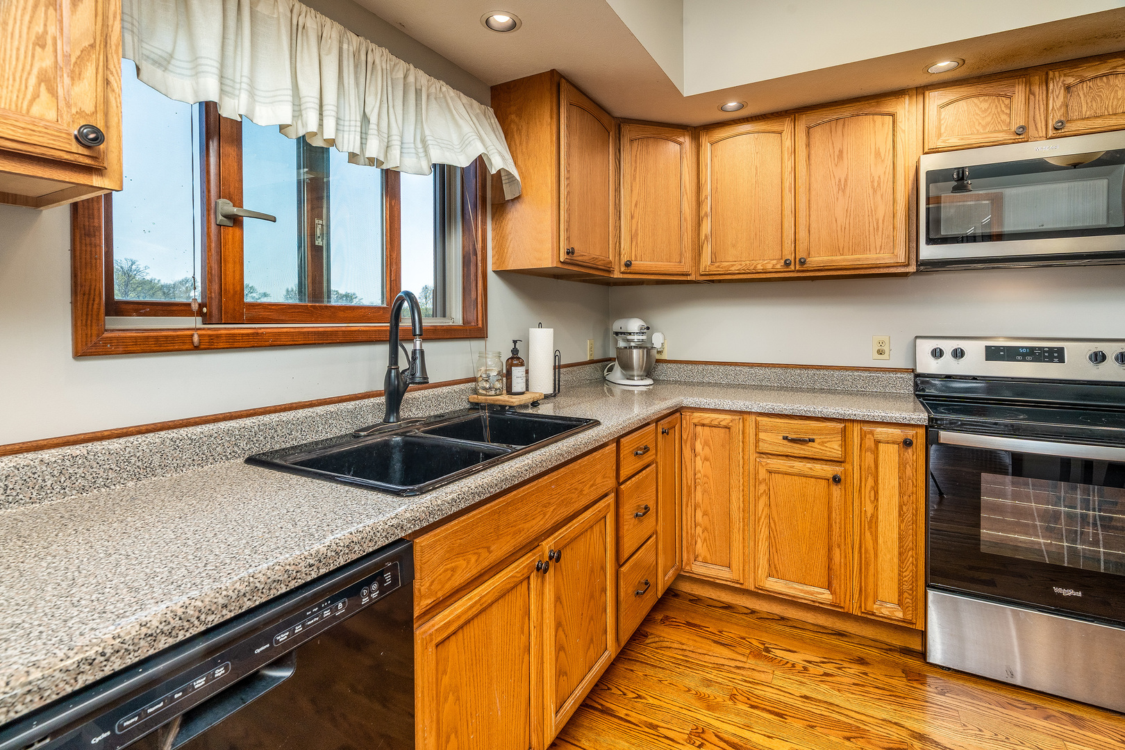 9242 East Park Street Road Du Quoin, IL 62832 - Photo 12 of 44 a kitchen with stainless steel appliances granite countertop a sink a stove and cabinets