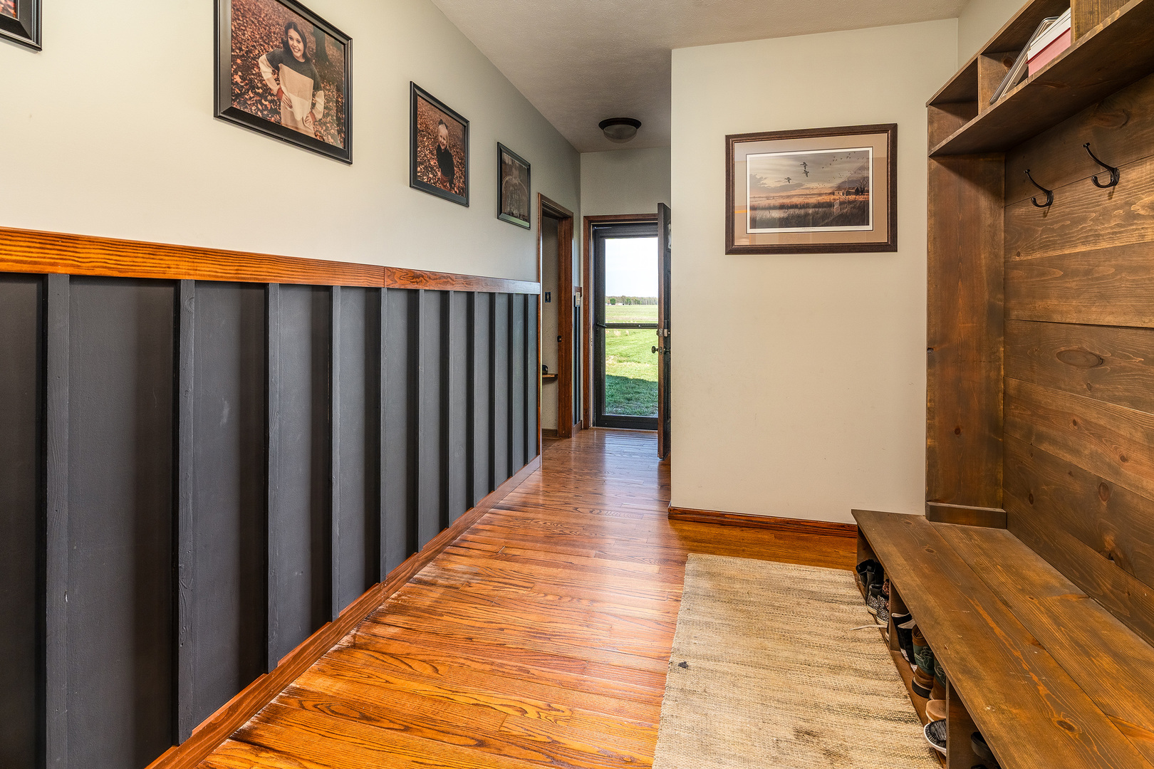 9242 East Park Street Road Du Quoin, IL 62832 - Photo 15 of 44 a hallway with wooden floor