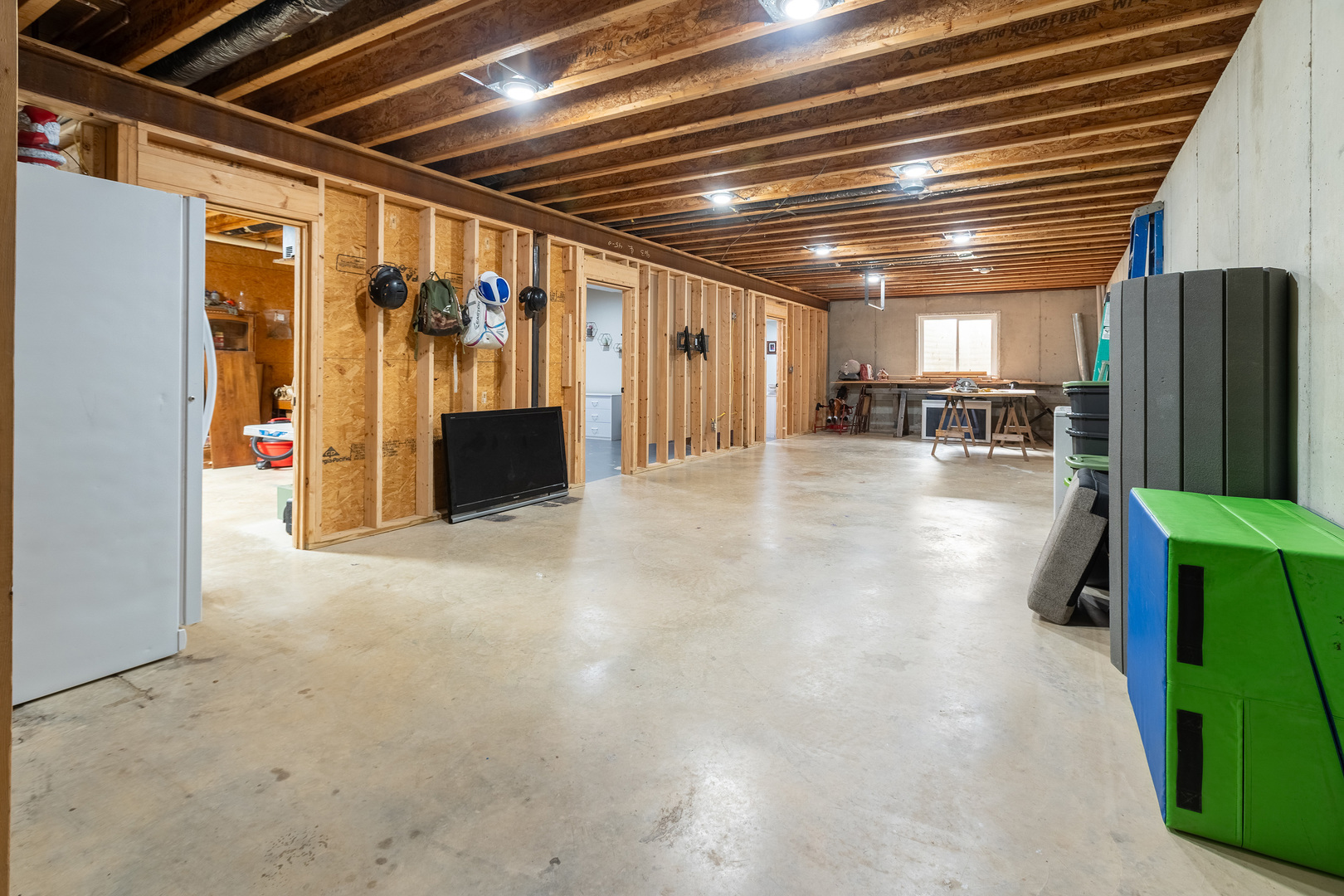 9242 East Park Street Road Du Quoin, IL 62832 - Photo 27 of 44 a view of an empty room