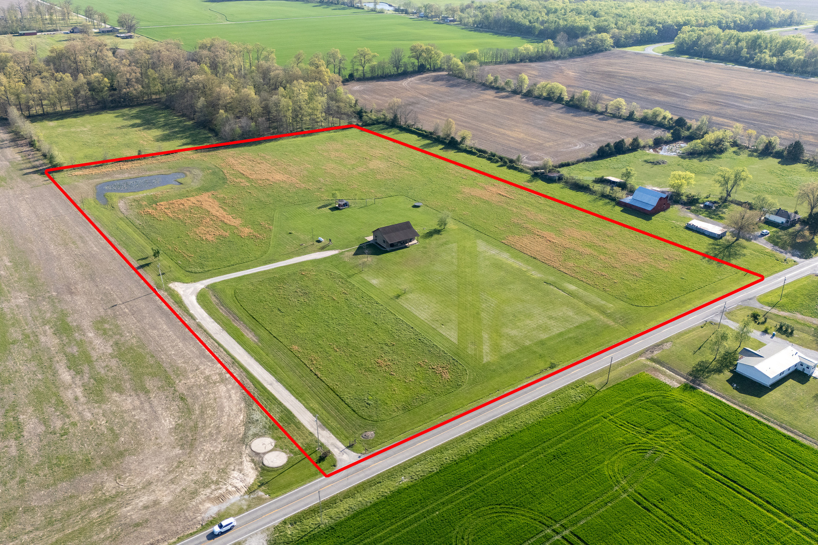 9242 East Park Street Road Du Quoin, IL 62832 - Photo 3 of 44 a view of a tennis court