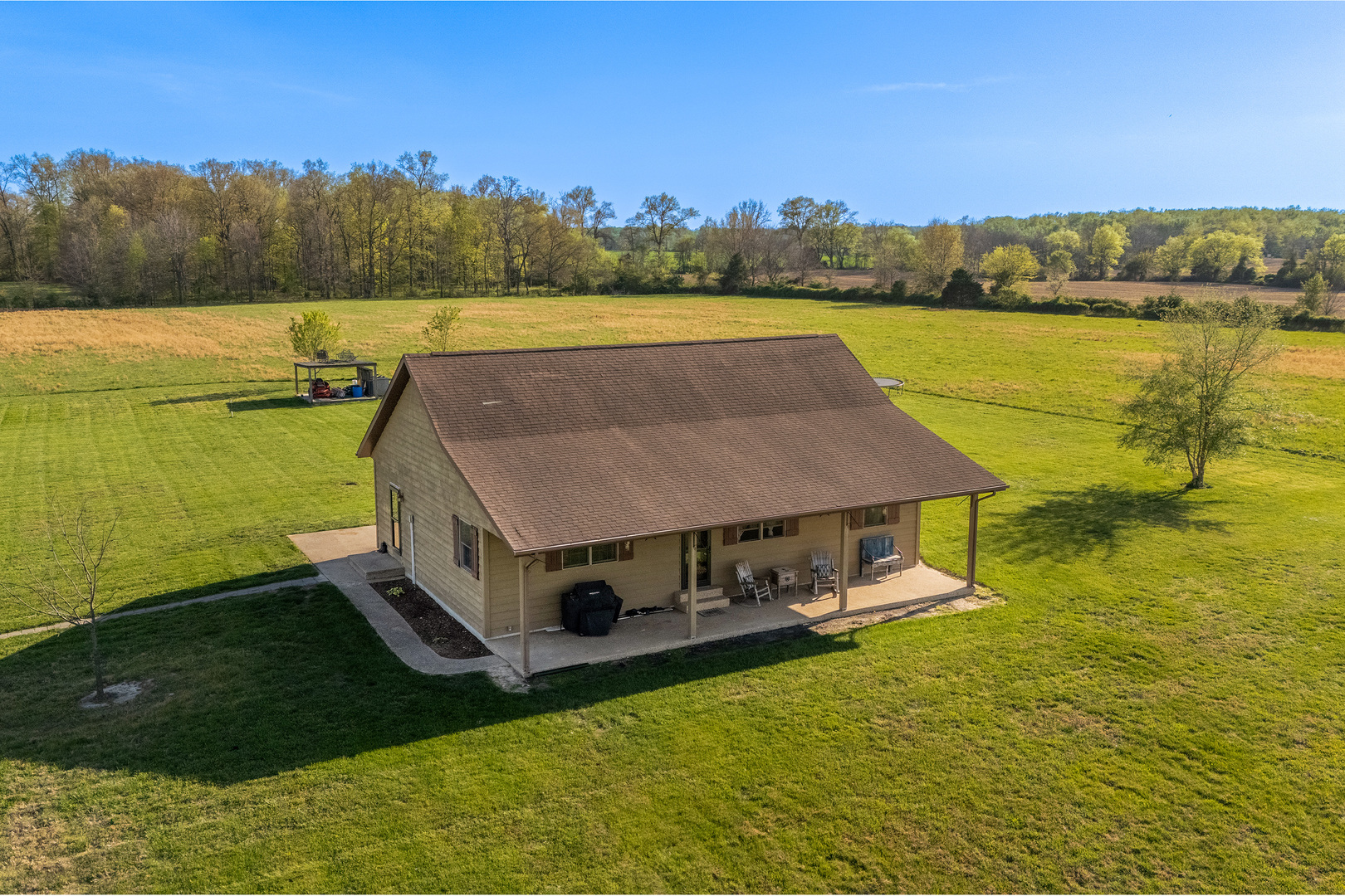 9242 East Park Street Road Du Quoin, IL 62832 - Photo 44 of 44 a view of a lake with a yard