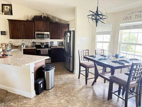 $900 | 2177 Southeast Dolphin Road, Port St. Lucie, FL 34952