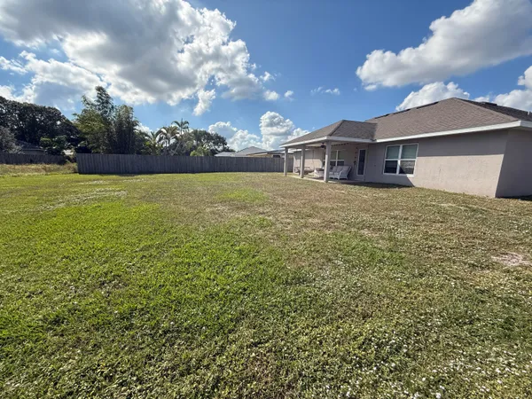 $900 | 2177 Southeast Dolphin Road, Port St. Lucie, FL 34952