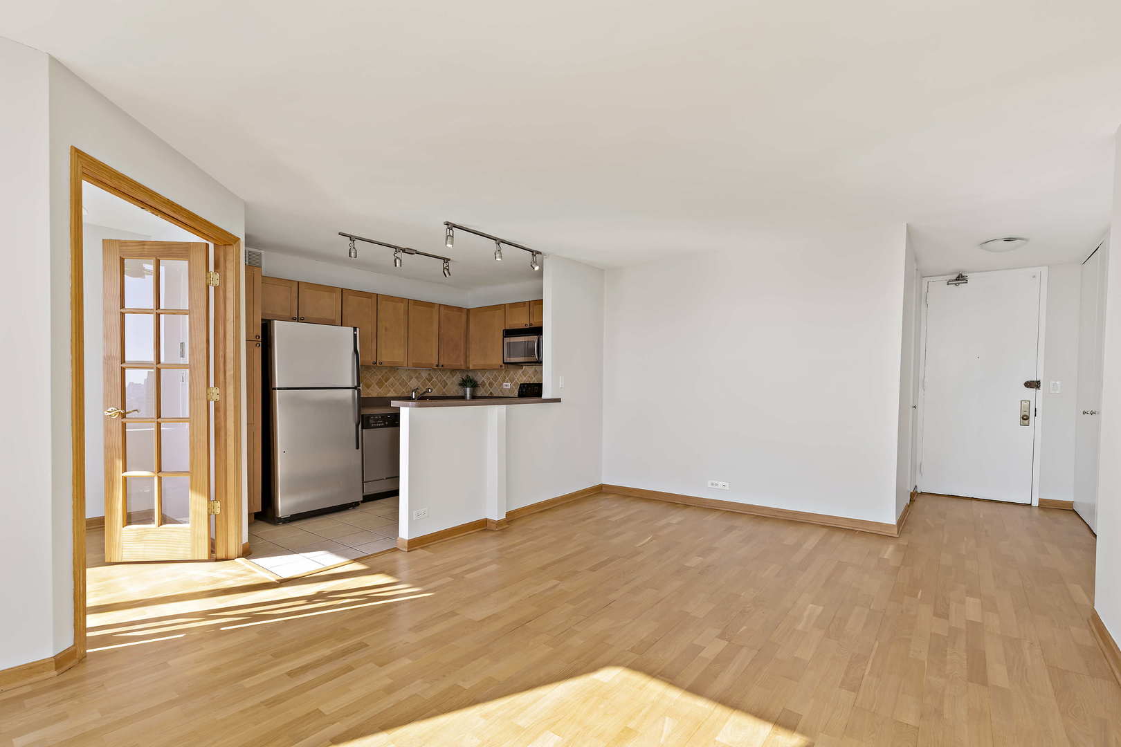 655 West Irving Park Road, Unit 4313 Chicago, IL 60613 - Photo 6 of 34 Gallery Image 6
