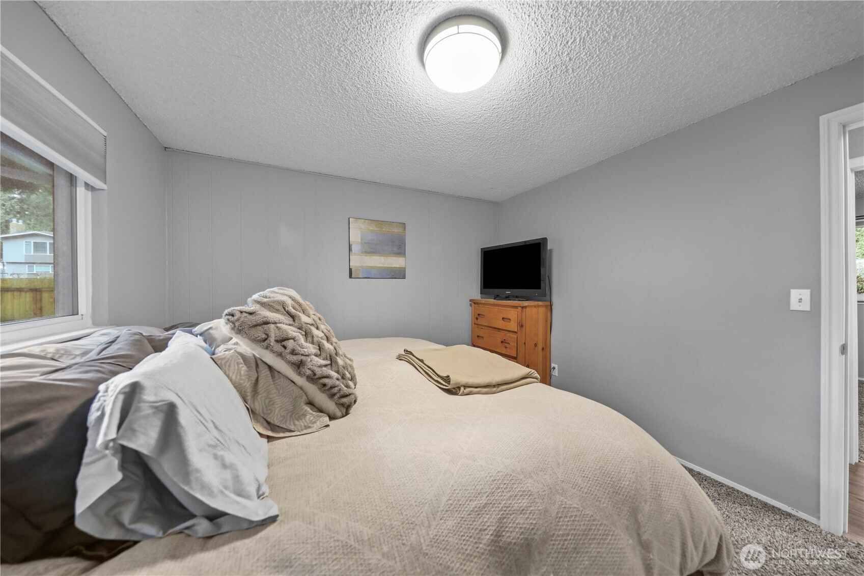 203 South 357th Street Federal Way, WA 98003 - Photo 20 of 28 a bedroom with a bed and a tv