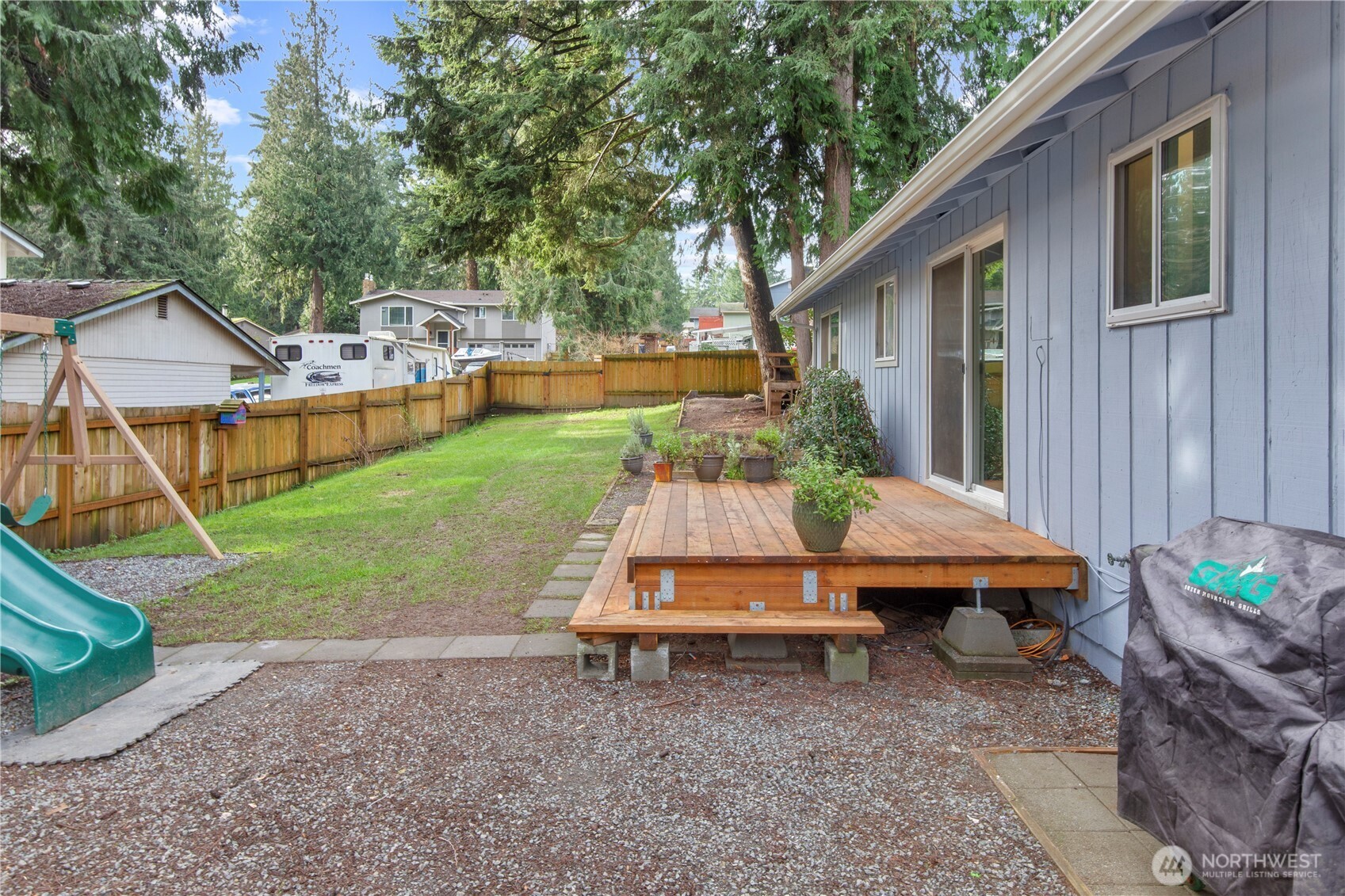 203 South 357th Street Federal Way, WA 98003 - Photo 26 of 28 a backyard of a house with table and chairs