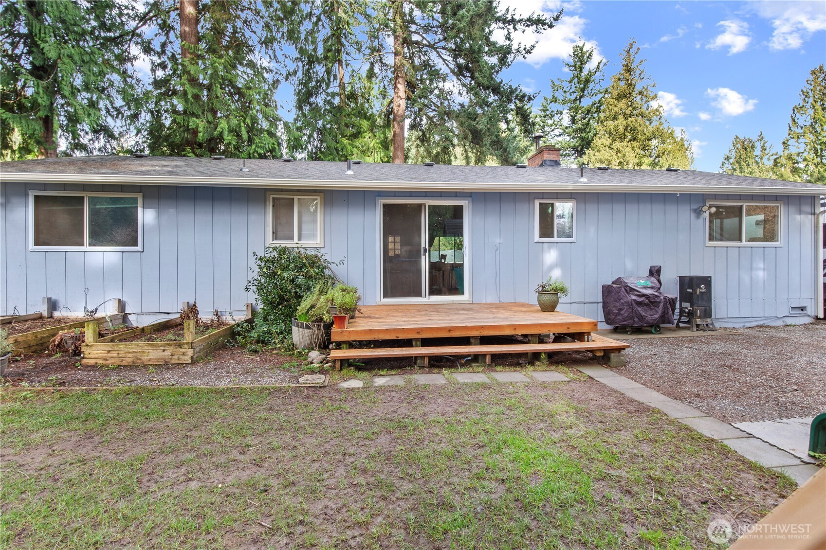 203 South 357th Street Federal Way, WA 98003 - Photo 27 of 28 a backyard of a house with table and chairs