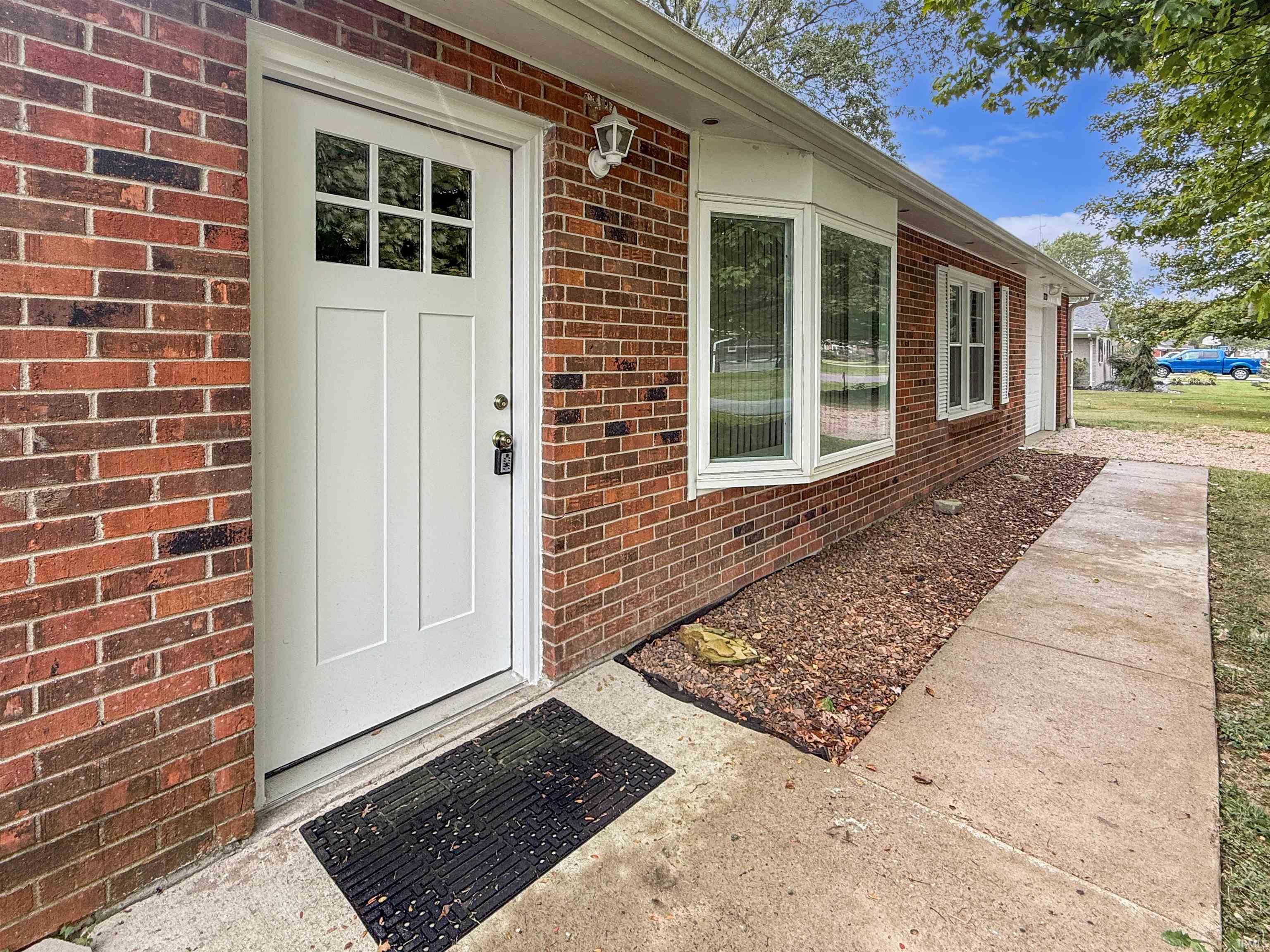 1273 West Clover Street Jasper, IN 47546 - Photo 3 of 26