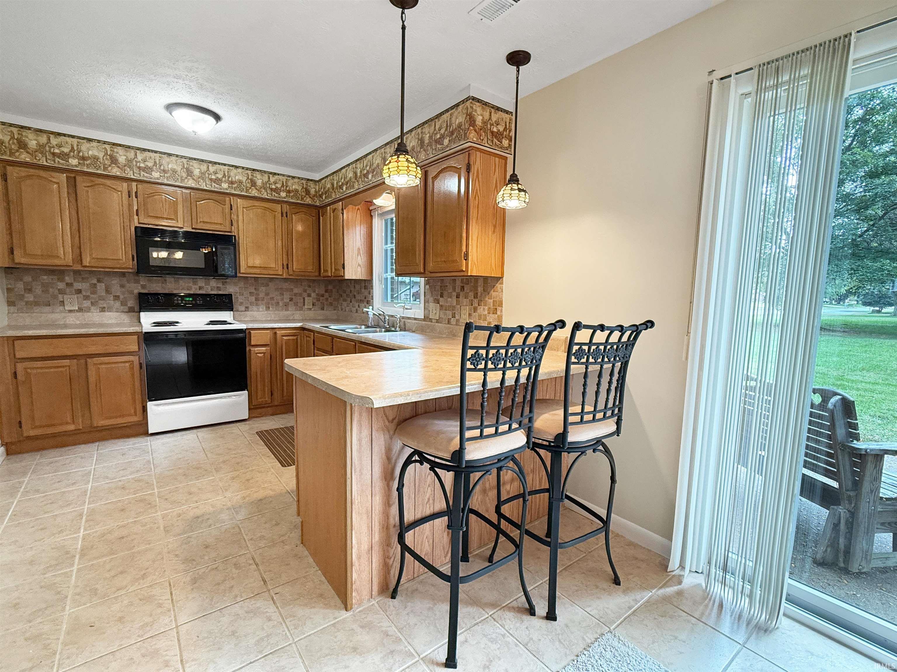 1273 West Clover Street Jasper, IN 47546 - Photo 6 of 26