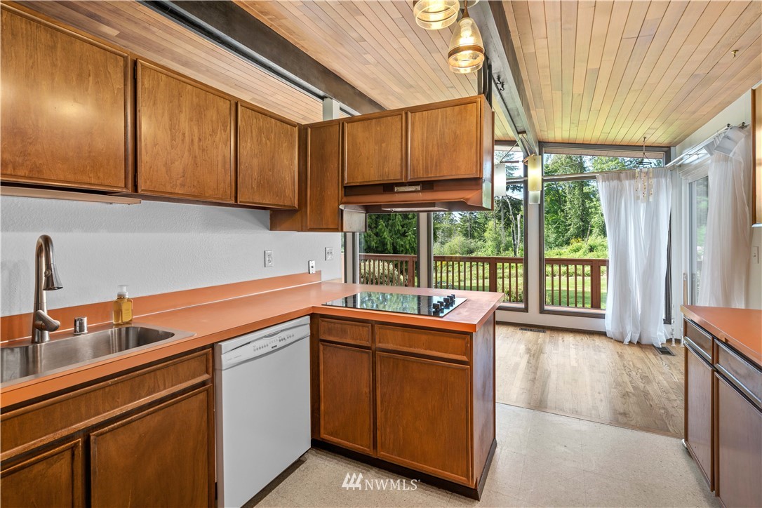 1716 16th Place Southeast Renton, WA 98055 - Photo 13 of 40 Gallery Image 13