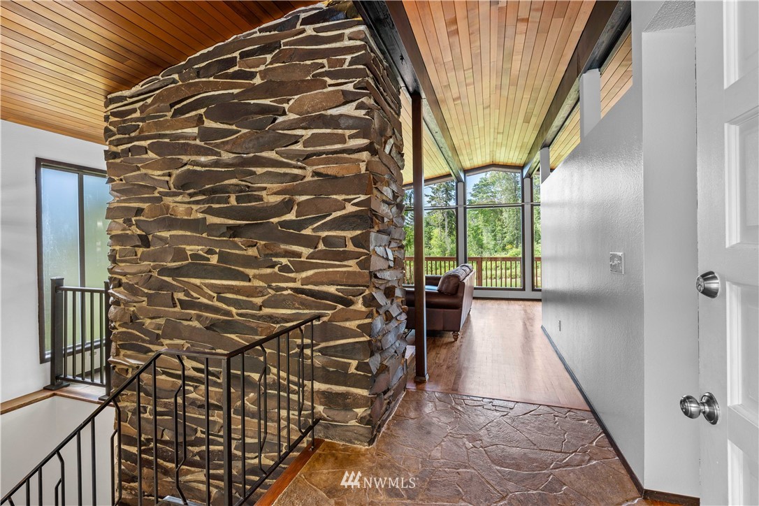 1716 16th Place Southeast Renton, WA 98055 - Photo 3 of 40 Gallery Image 3
