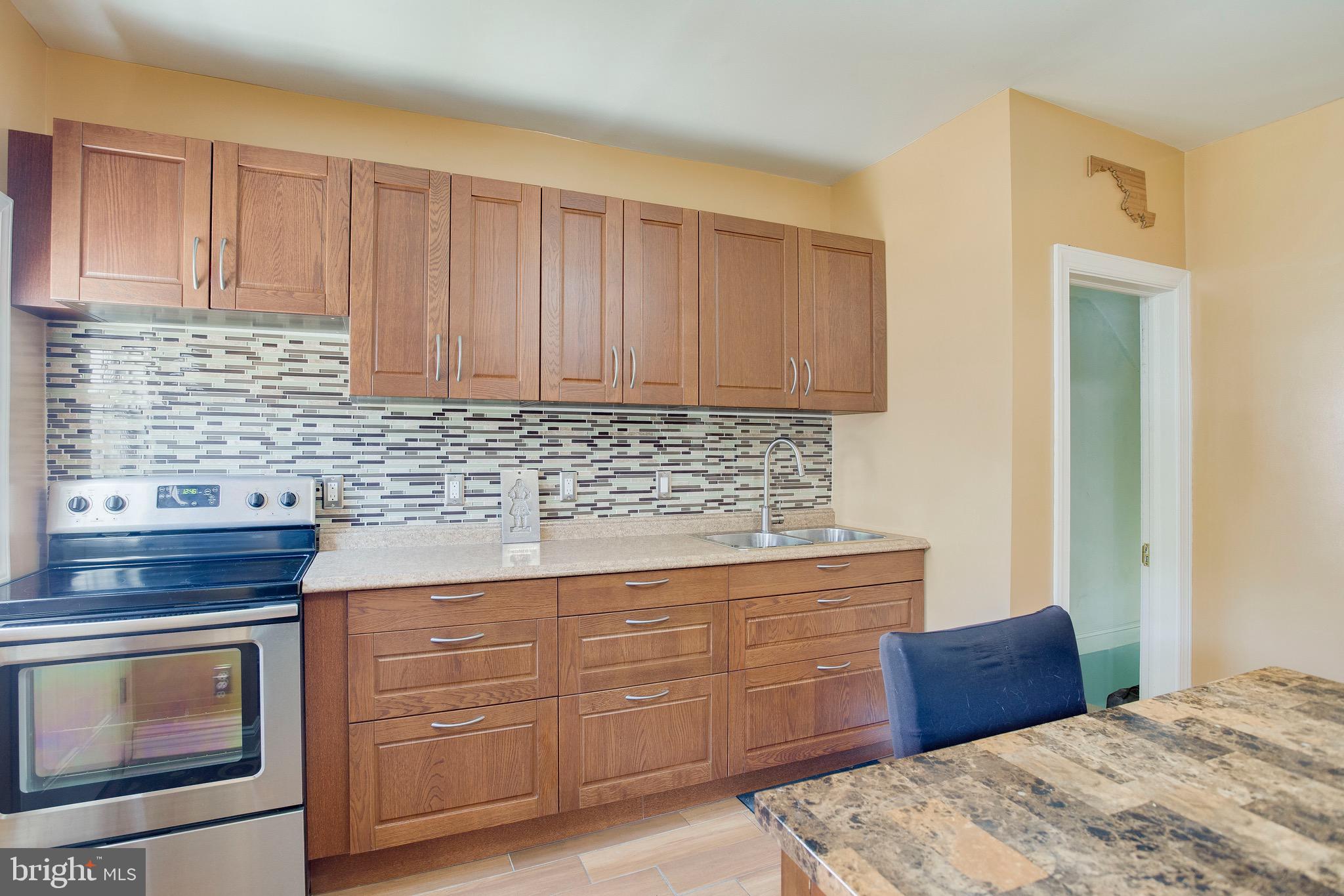 4108 Evans Chapel Road Baltimore, MD 21211 - Photo 11 of 26 Ample countertops.