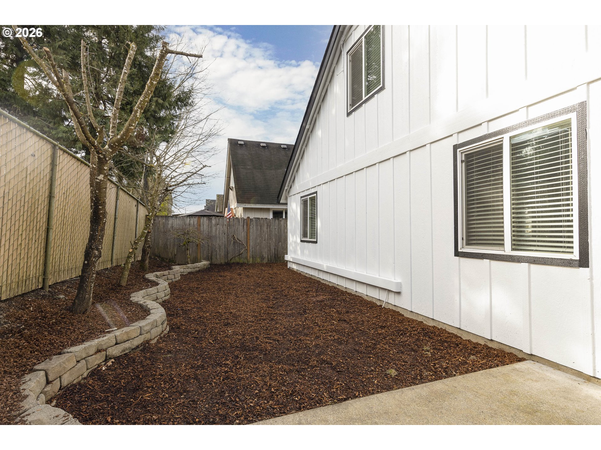 601 West 1st Street, Unit 13 Newberg, OR 97132 - Photo 25 of 30 a backyard of a house