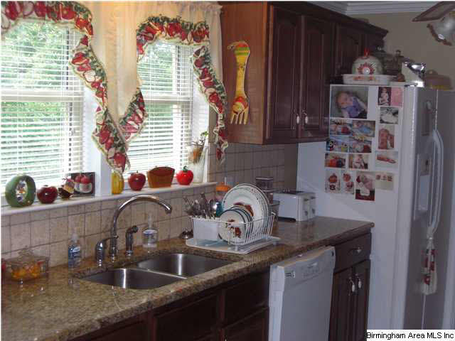 319 Oldfield Road Sylacauga, AL 35150 - Photo 6 of 18