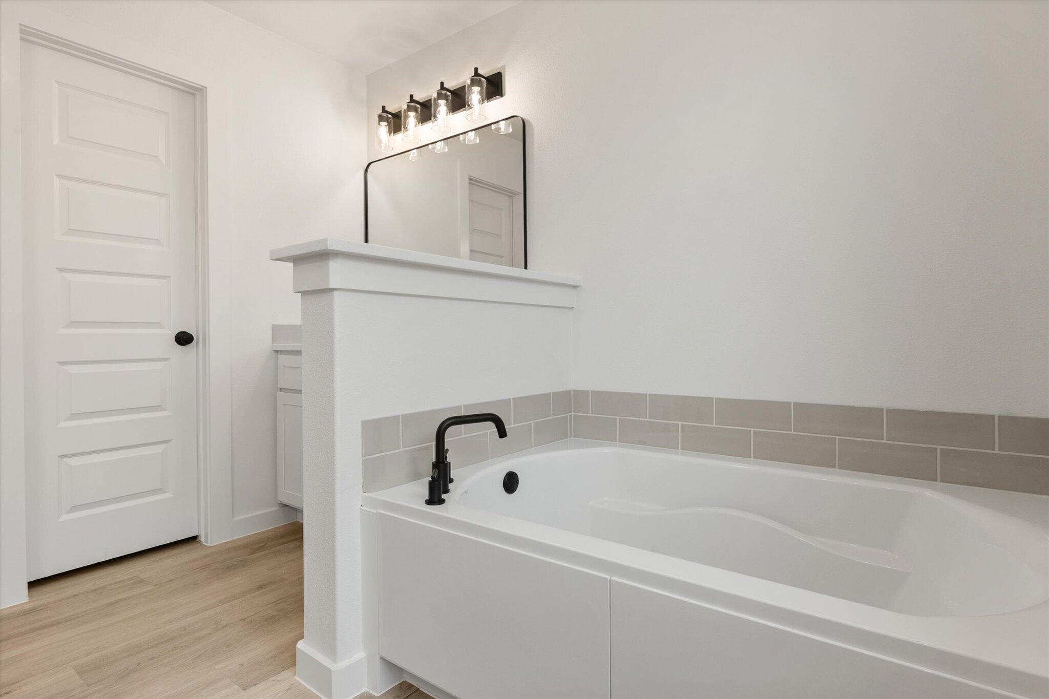 1203 East 30th Street Wolfforth, TX 79382 - Photo 19 of 25 a bathroom with a bathtub