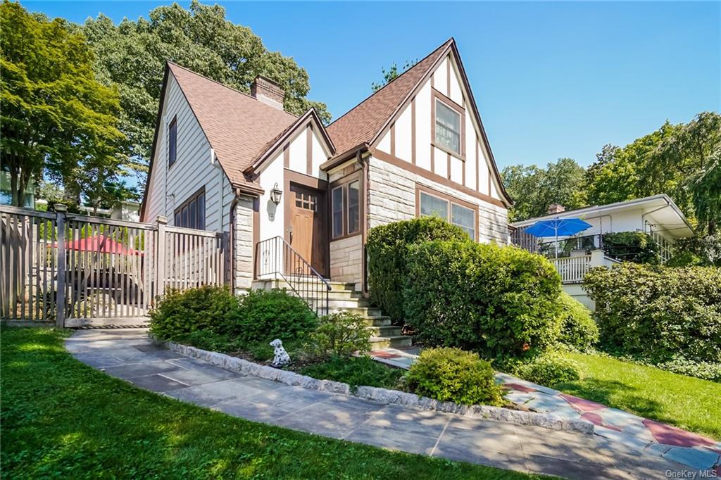 12 Meado Way, Dobbs Ferry, NY 10522 Compass